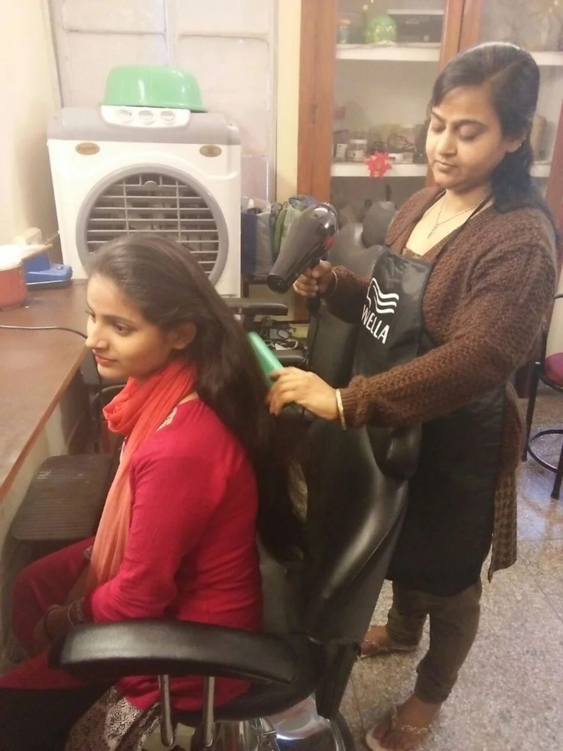 Practical class on Hair Straightening